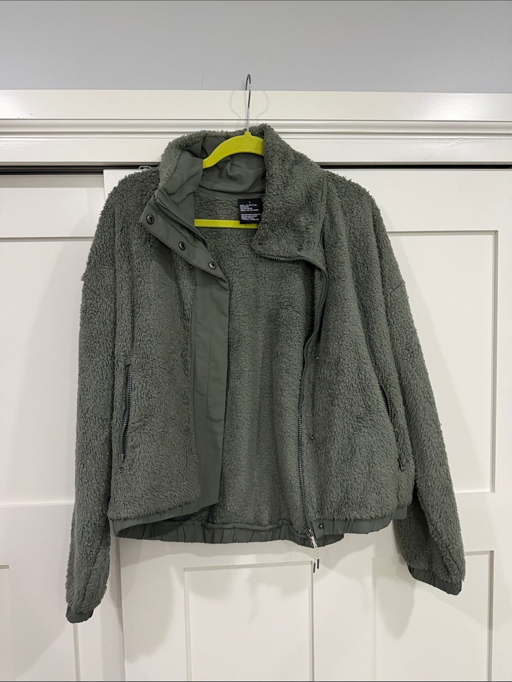 VUORI Women's Plush Teddy Jacket in Olive Green — Lightweight Warmth